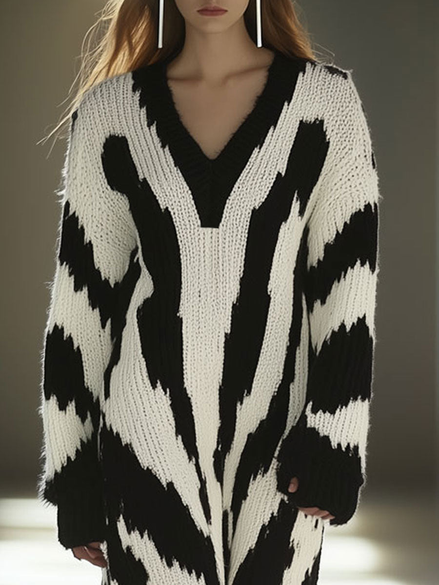 Casual Loose Black And White Geometric Knitted V-Neck Midi Dress