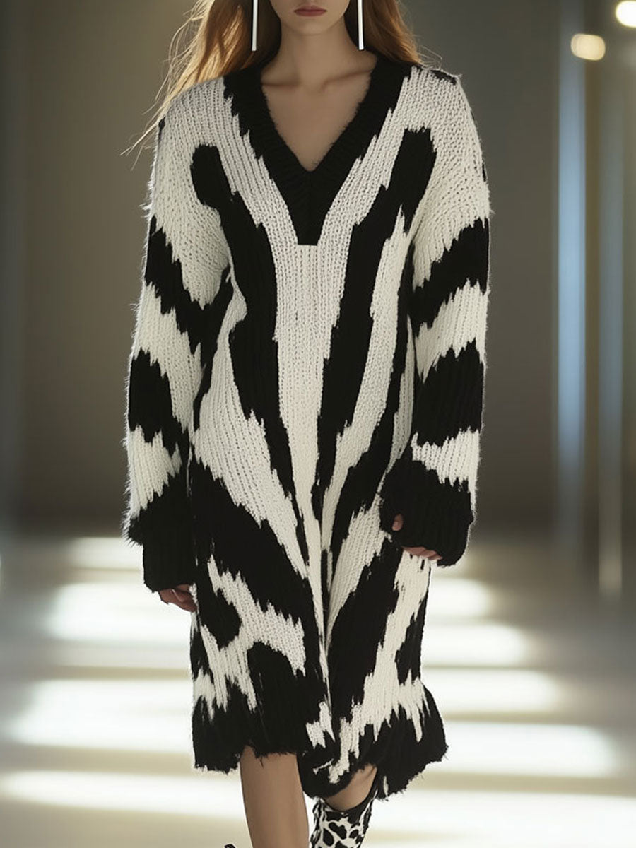 Casual Loose Black And White Geometric Knitted V-Neck Midi Dress